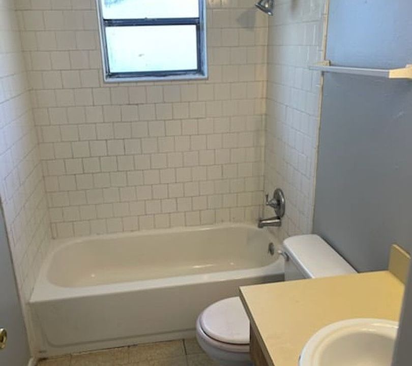 1st image of 2830 Skyview Dr