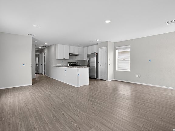 5th image of 8230 Piedra Medina