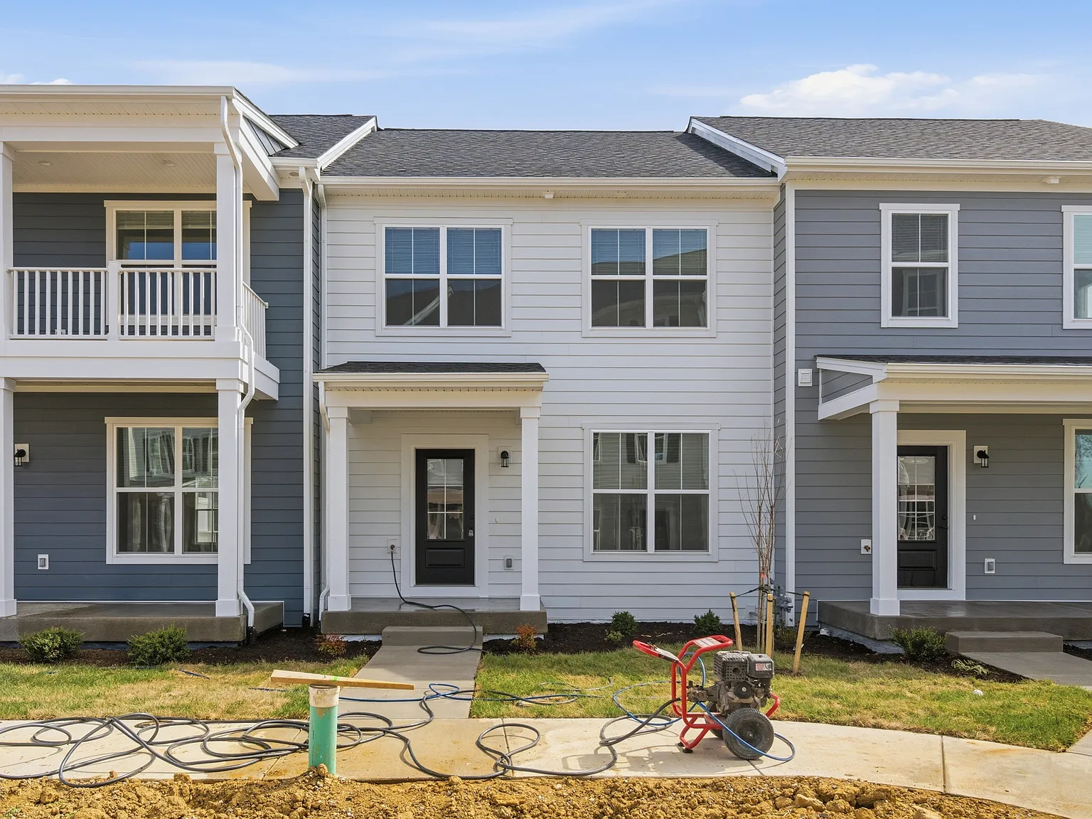 3 bed, 2.5 bath, 1898 sqft, $2,600 — Photo 1