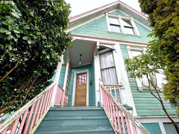 1554 Sherman Ave, North Bend, OR 97459