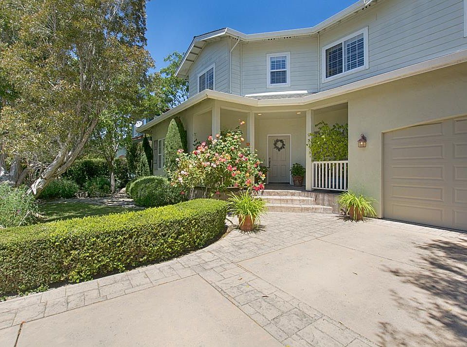 1st image of 2219 Chanticleer Ln