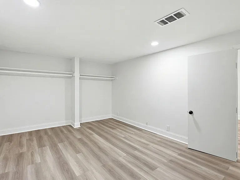 825 N Crysler Ave — Photo 12