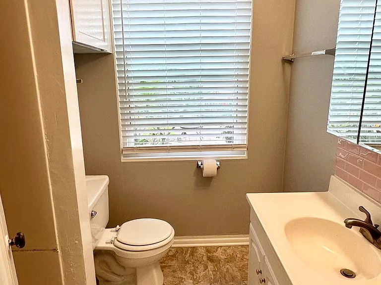 4561-4565 Altadena Ave — Photo 15