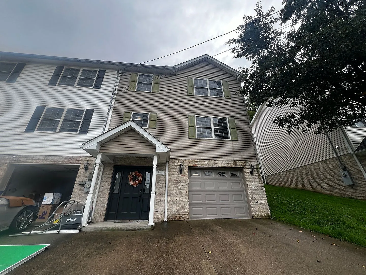3 Br/2.5 Bath Townhouse - Located near Ruby Memorial Hospital - Available Now — Photo 1