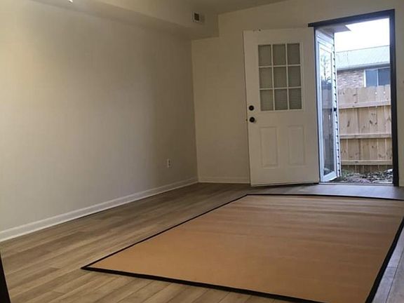 3rd image of 211 Marinawoods Dr SE Unit 1