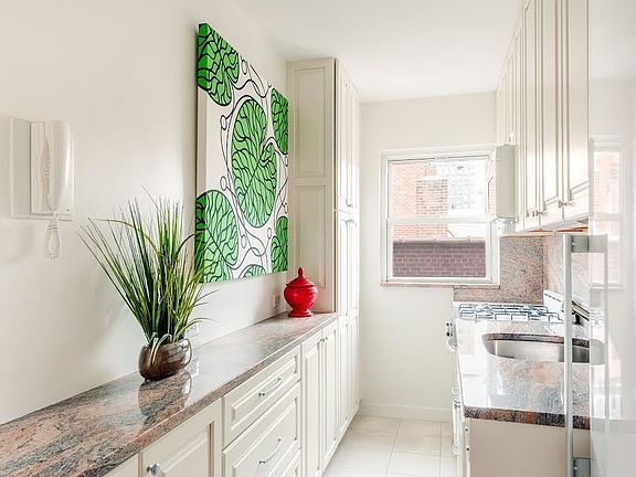 3rd image of 205 E 77th St APT 8B