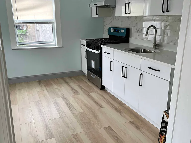 1406 S 15th St — Photo 14