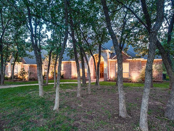 3rd image of 7616 Wooded Acres Trl