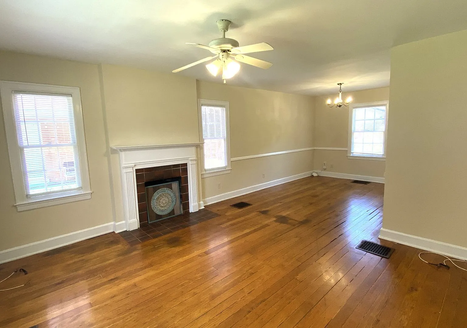 Duplex located close to UK, Downtown or St Joe Hospital 20260716 — Photo 2