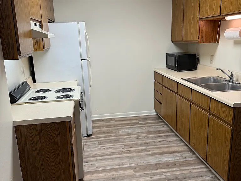 108 S Main St #6 — Photo 2