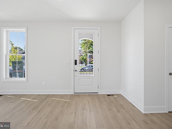 5th image of 9667 Grant Ave