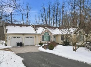 3122 Robert David Dr, Tobyhanna, PA 18466