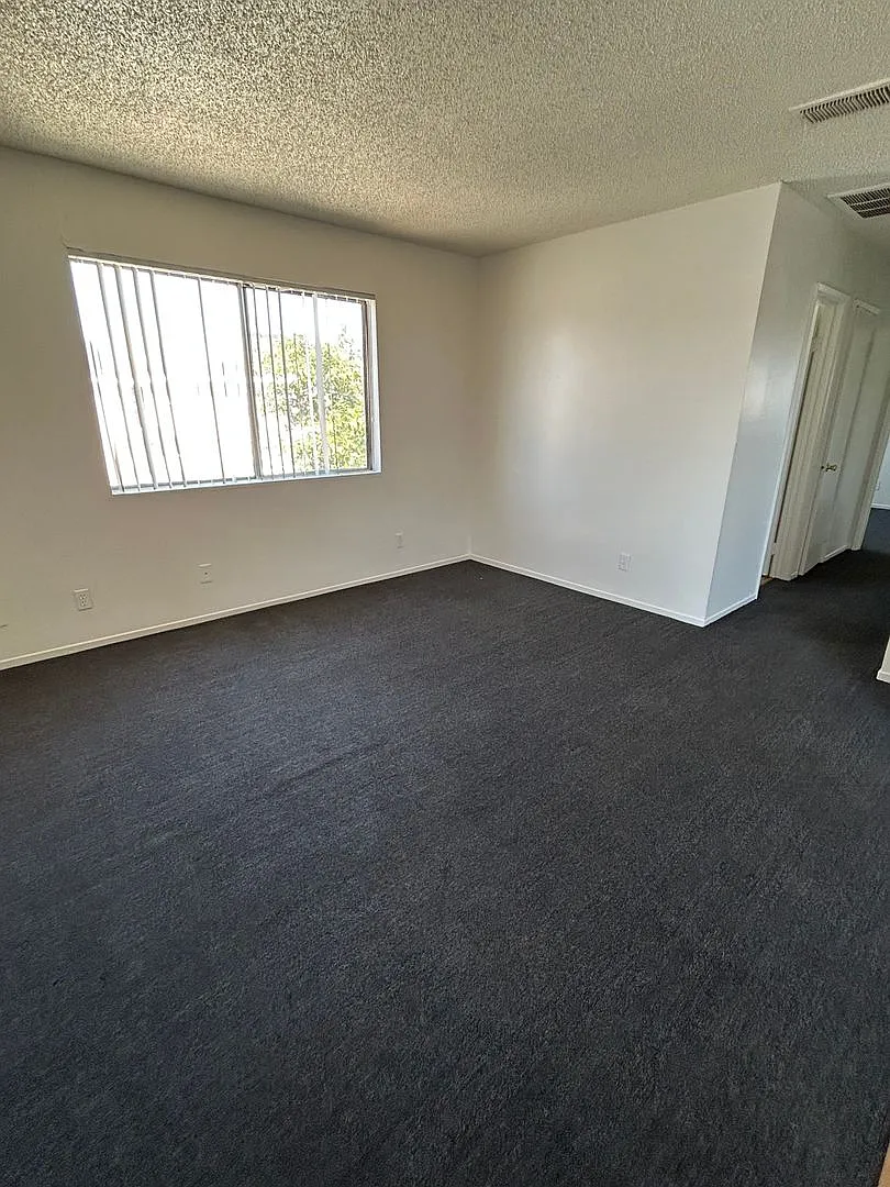 3846 Hazelwood St — Photo 4