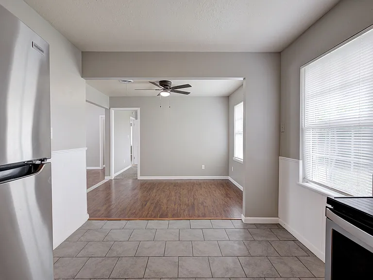 1208 Avondale Dr — Photo 8