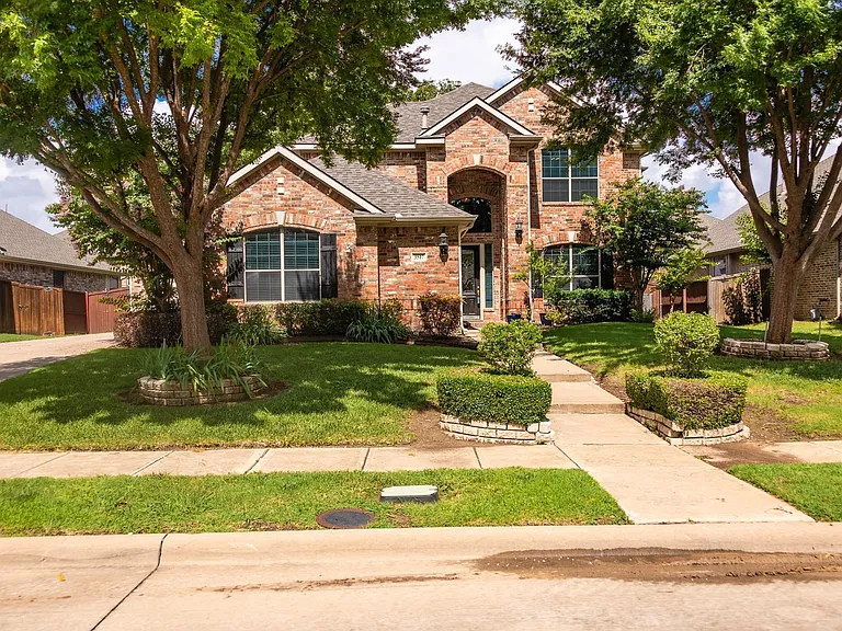 3517 Summerfield Dr — Photo 2