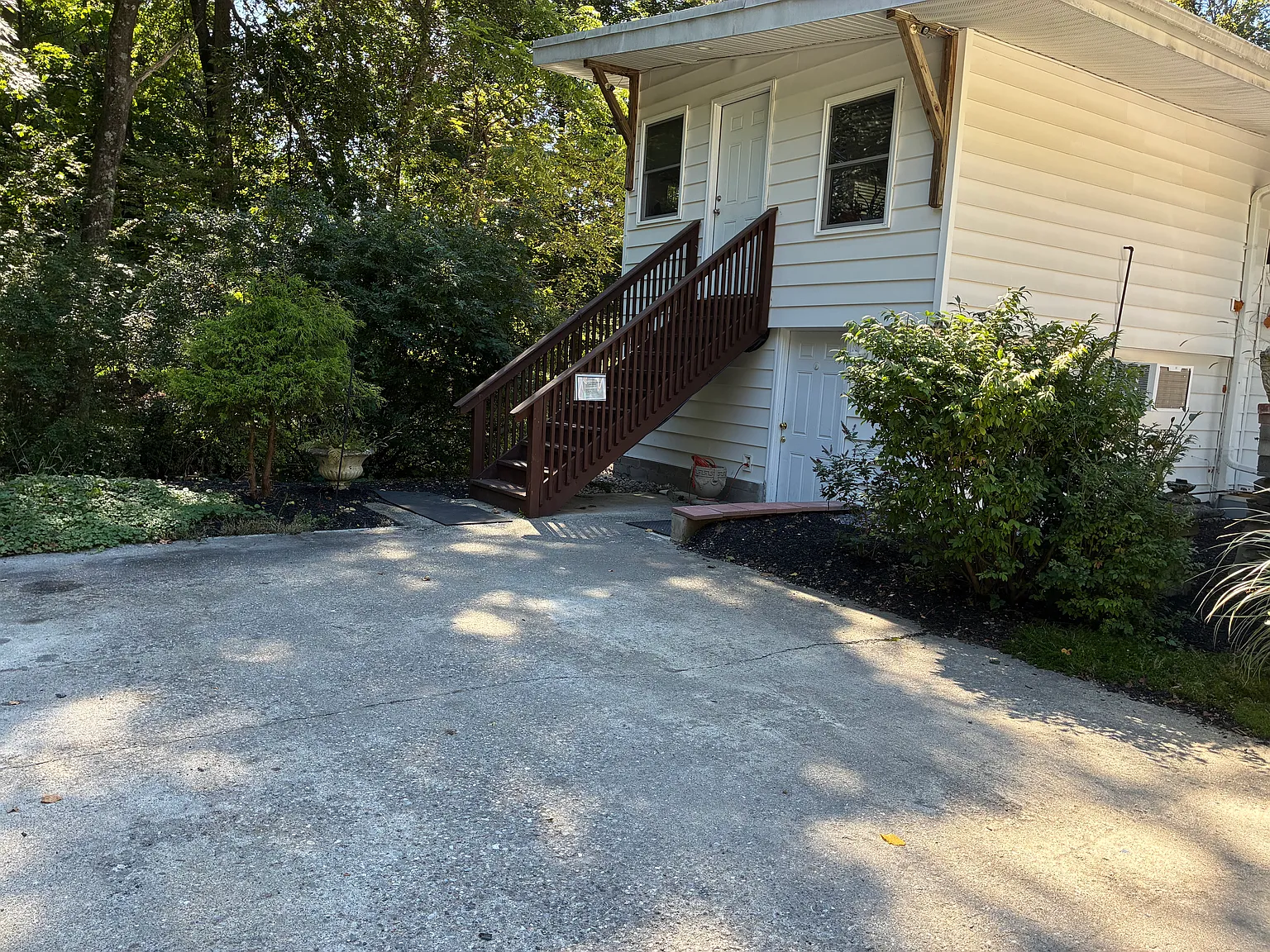 142 College Ave — Photo 2