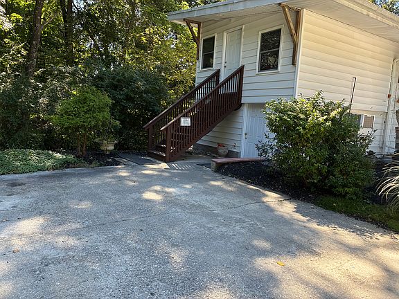 2nd image of 142 College Ave