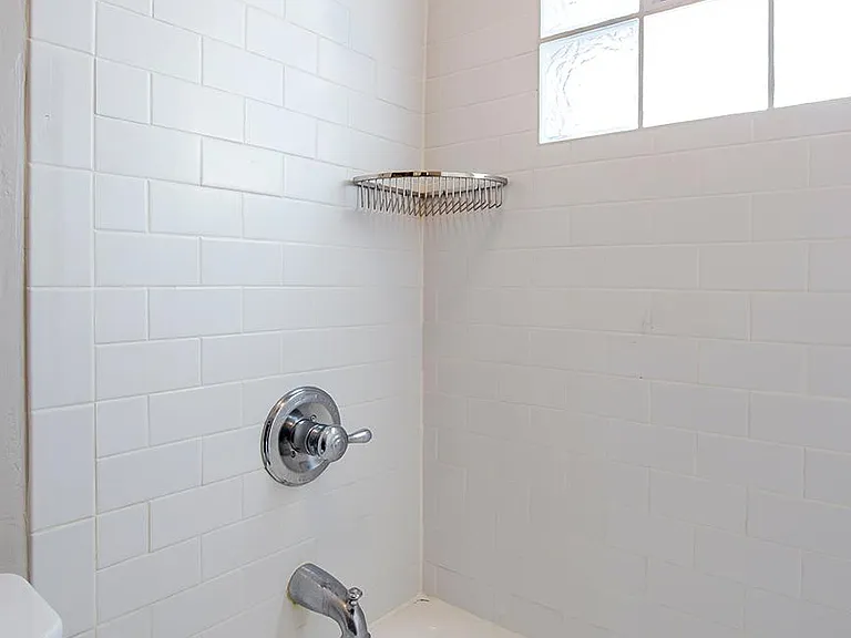 2210 E Helen St — Photo 15