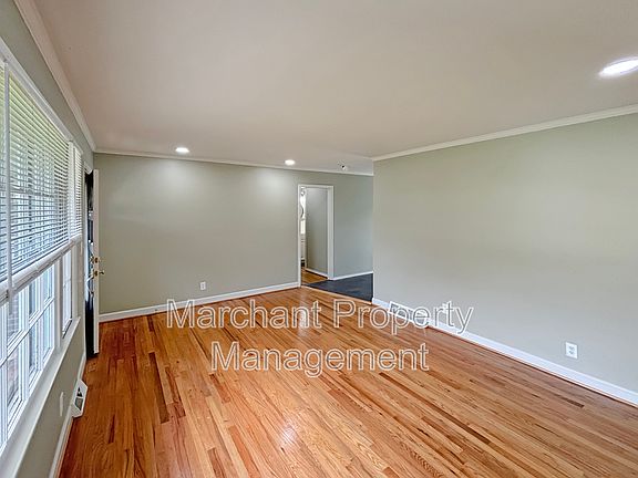 4th image of 124 Folkstone St