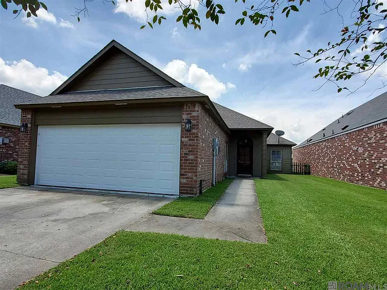 3853 Northshore Ave — Photo 1