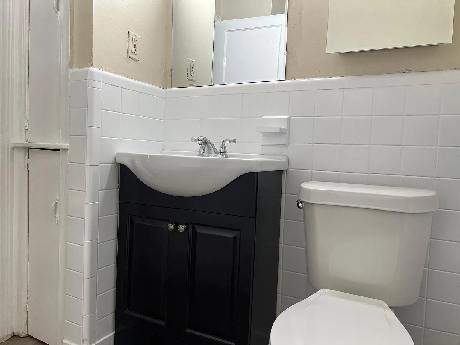 1930 Willa Way — Photo 4