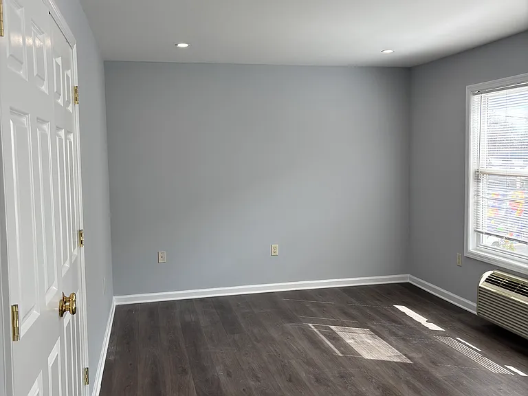 401-403 Boyden Ave #2 — Photo 4