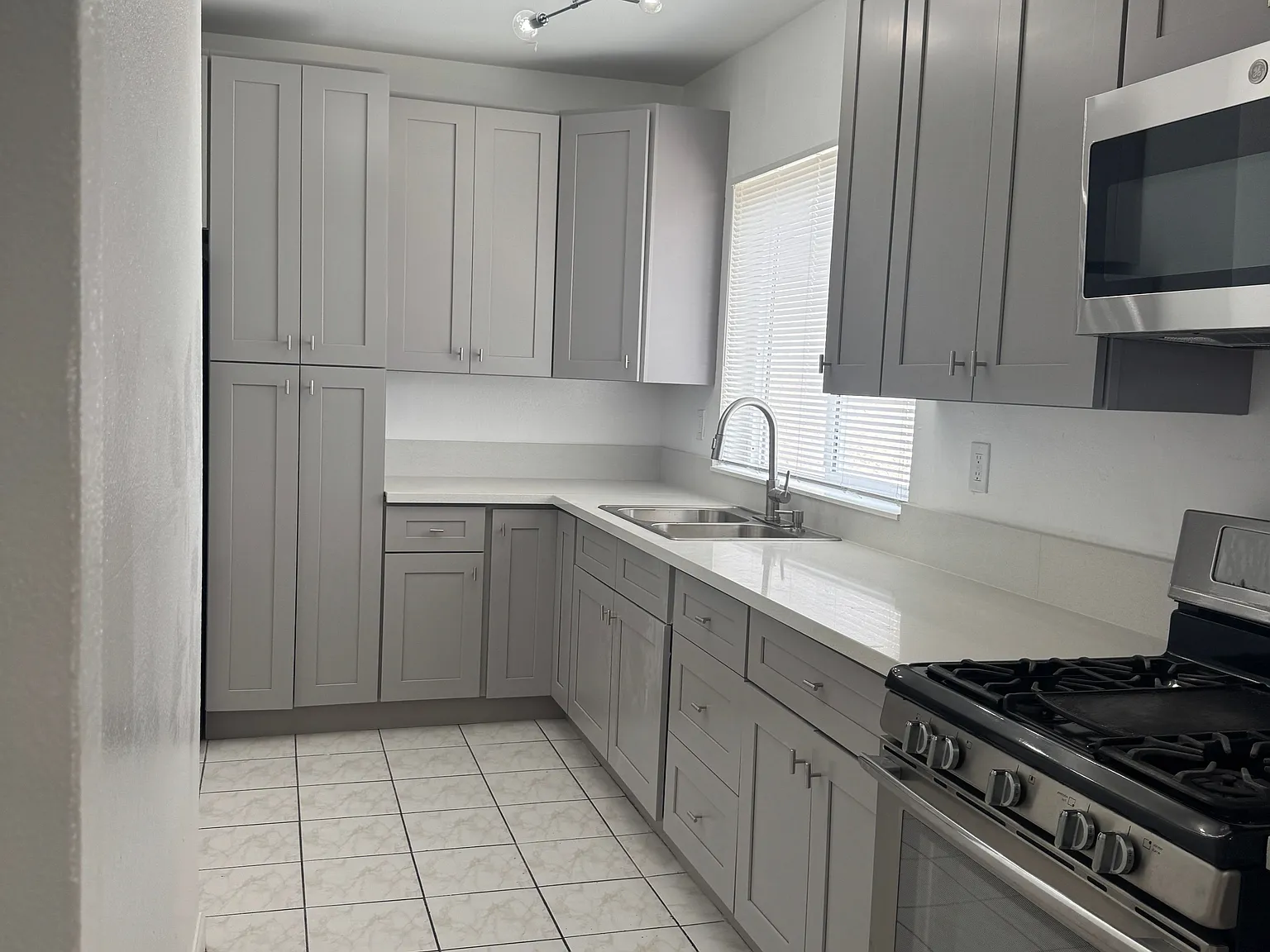 3 bed, 1.0 bath, $3,200 — Photo 3