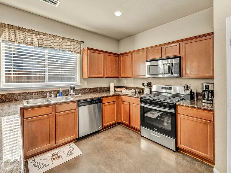 3680 Coastal St — Photo 4