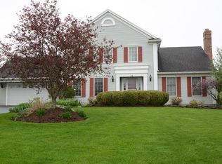 16 Wren Field Ln, Pittsford, NY 14534