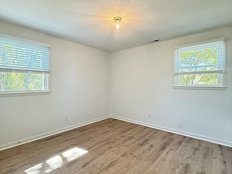 214 Rosehill Dr #B — Photo 12