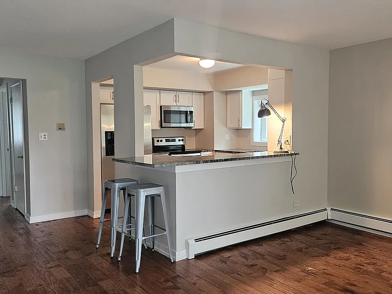 821 S Dwyer Ave #B — Photo 6