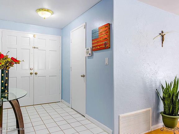 5th image of 691 W Edith Ann Dr