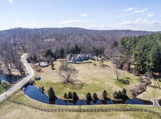 8 Equestrian Rdg, Newtown, CT 06470