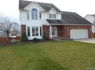 23 Garnet Dr, Cheektowaga, NY 14227