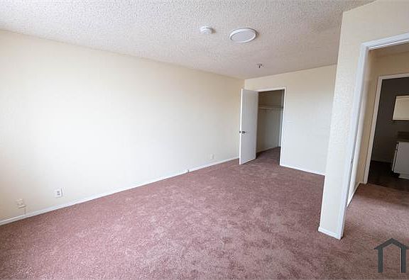 4th image of 14110 Kornblum Ave