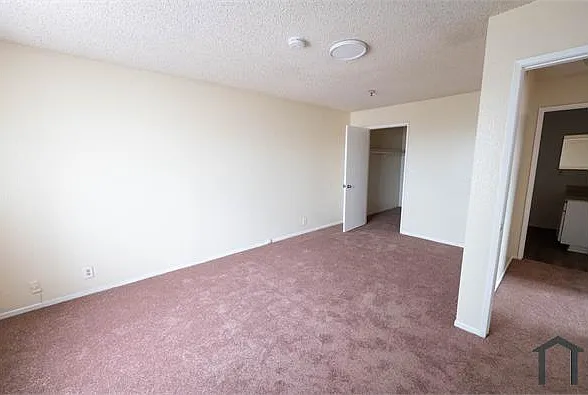 14110 Kornblum Ave — Photo 4