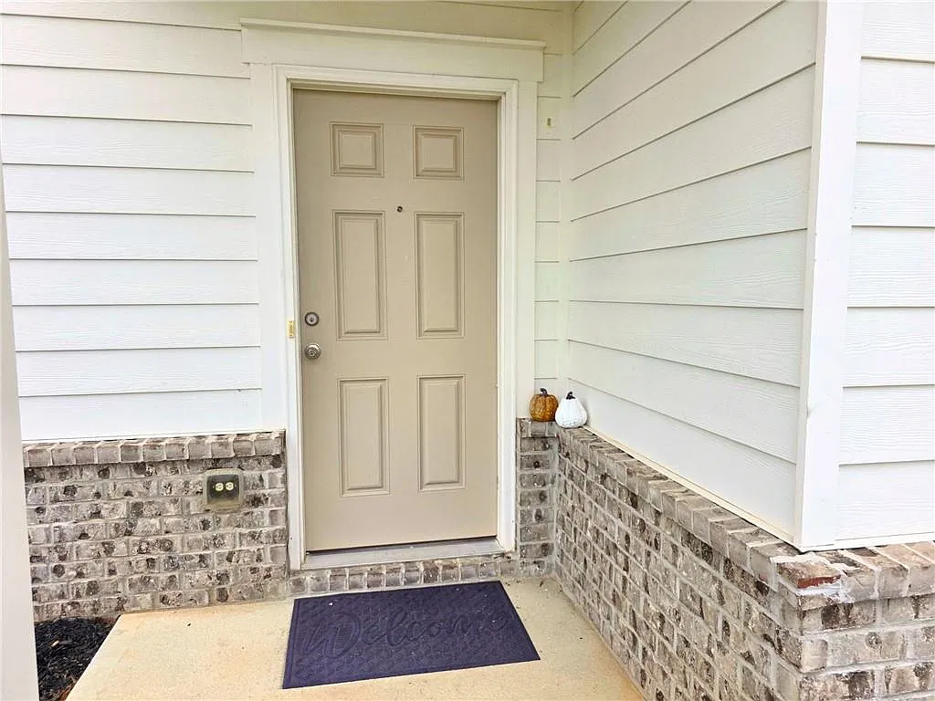 4 bed, 2.5 bath, 2132 sqft, $2,300 — Photo 3