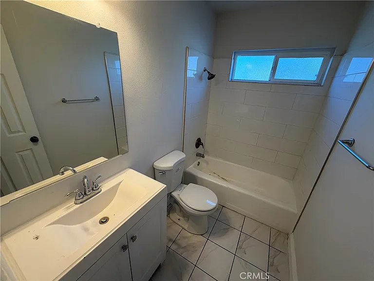 2530 Carmona Ave — Photo 16
