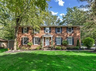 2 Foxhunt Ln, East Amherst, NY 14051