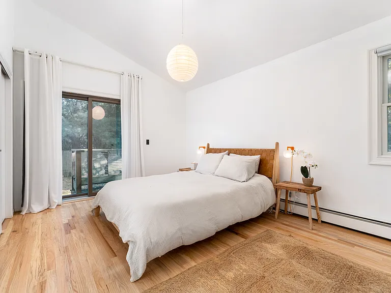 20 Lotus Ave — Photo 12