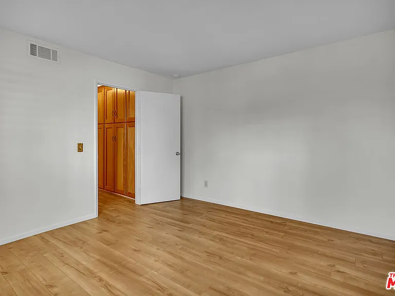 620 N Kenwood St #209 — Photo 19