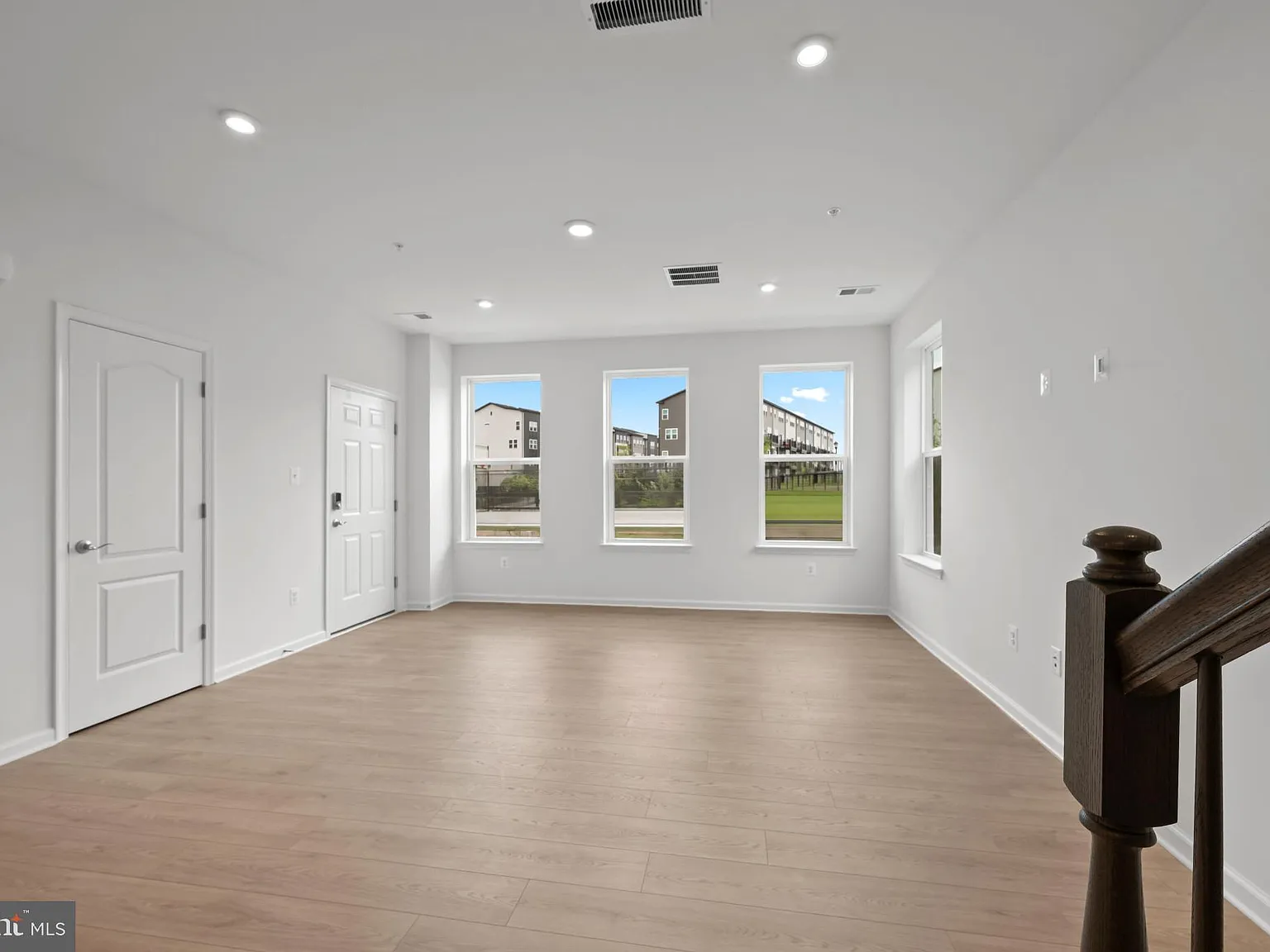 3 bed, 2.5 bath, 1581 sqft, $3,350 — Photo 4