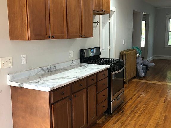 4th image of 892 Marshall Ave