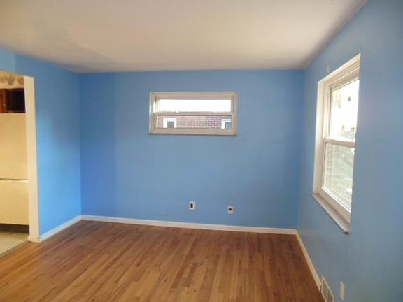 3rd image of 1572 Sanborn Dr