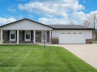 15105 W Maple Ridge Rd, New Berlin, WI 53151