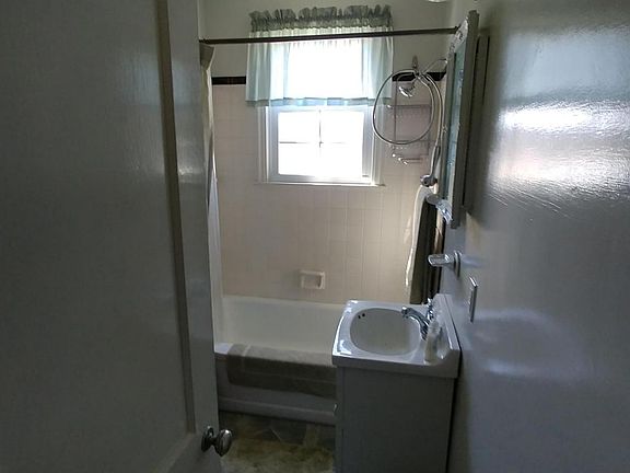 4th image of 1014 Alview Ave NW