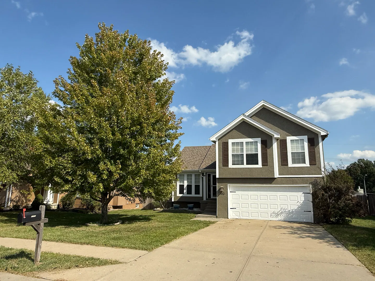 4 Bed / 3 Bath Home in North Brook Updated, Comfortable, and Move-In Ready — Photo 1