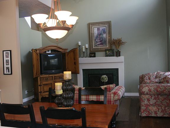 20'vaulted family room