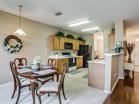 5th image of 1549 Oakmont Dr