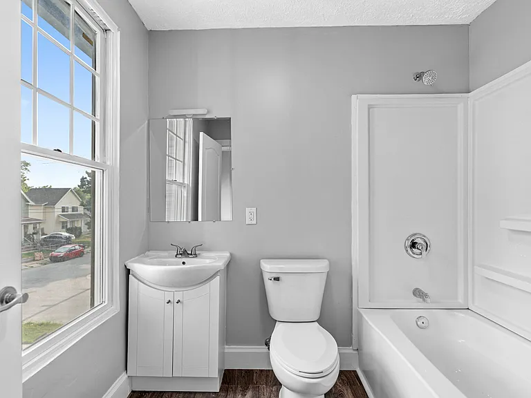 2124 Maple St — Photo 16